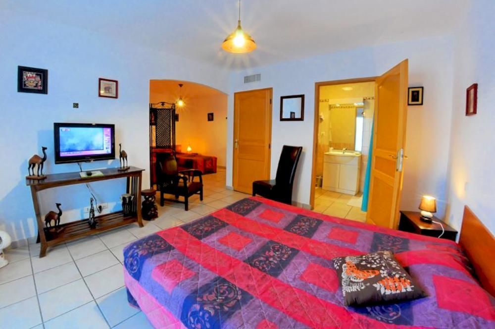 Logis Hotel L'Oliveraie コニャック エクステリア 写真